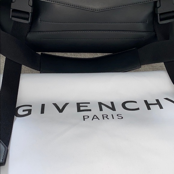 Givenchy oversized leather messenger - Picture 4 of 8